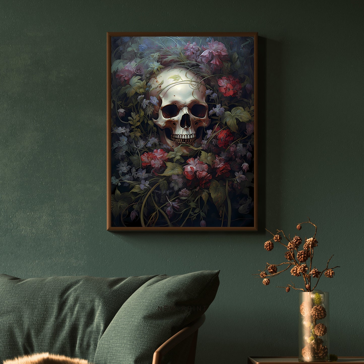 Totenkopf liegt in einem Bett aus Blumen. Papierposter und Wandkunstdrucke, perfekt für die Dekoration eines dunklen Raums mit einem zauberhaften, nostalgischen Touch.