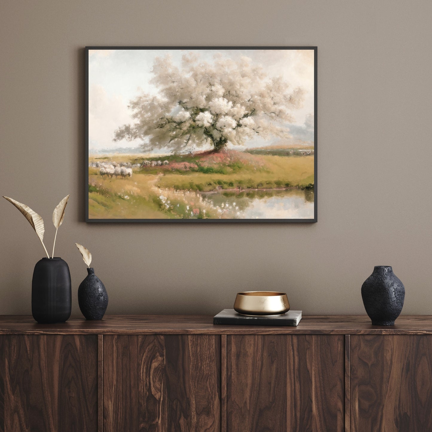 Kirschblütenbaum in Wildblumenwiese, Papierposter, Drucke, Wandkunst im Vintage-Stil mit Schafherde und sanften Pastellfarben, Natur-Heimdekoration